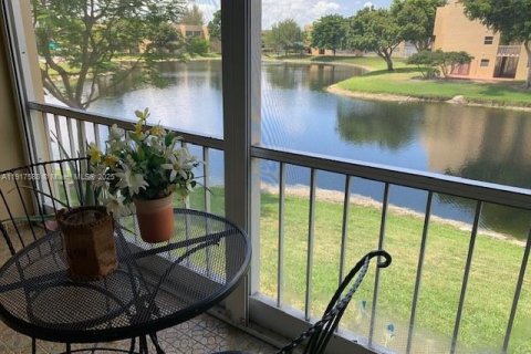 Condominio en Tamarac, Florida, 1 dormitorio  № 1972220