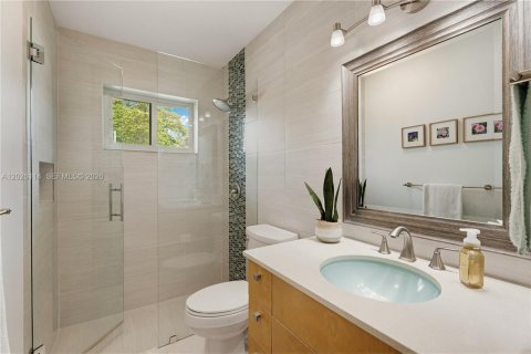 House in Miami, Florida 4 bedrooms, 221.57 sq.m. № 2241127 - photo 26