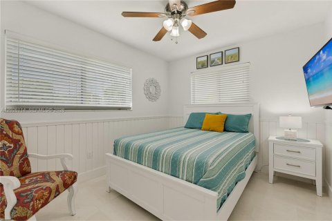 House in Miami, Florida 4 bedrooms, 221.57 sq.m. № 2241127 - photo 25