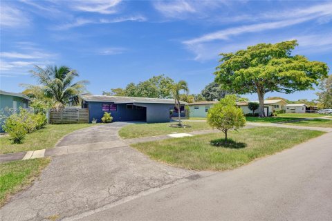 House in Hollywood, Florida 3 bedrooms, 135.45 sq.m. № 1792532 - photo 21