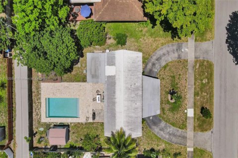 House in Hollywood, Florida 3 bedrooms, 135.45 sq.m. № 1792532 - photo 23