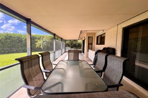 House in Lake Worth, Florida 2 bedrooms, 134.62 sq.m. № 1694697 - photo 25