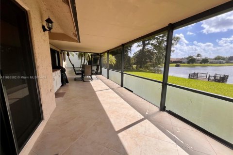 House in Lake Worth, Florida 2 bedrooms, 134.62 sq.m. № 1694697 - photo 21