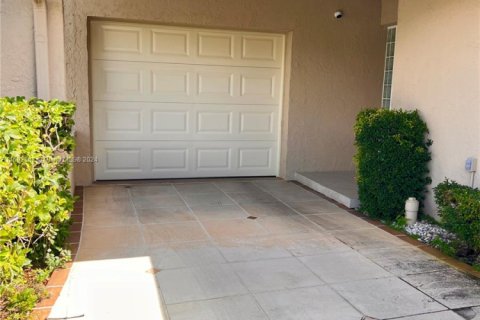 House in Lake Worth, Florida 2 bedrooms, 134.62 sq.m. № 1694697 - photo 30