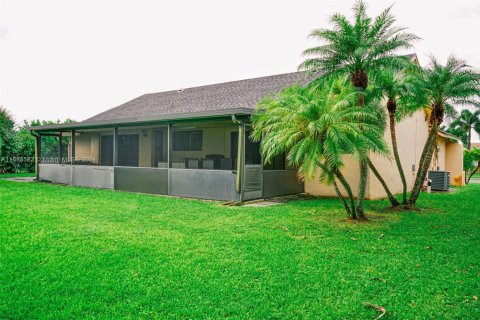 House in Lake Worth, Florida 2 bedrooms, 134.62 sq.m. № 1694697 - photo 26
