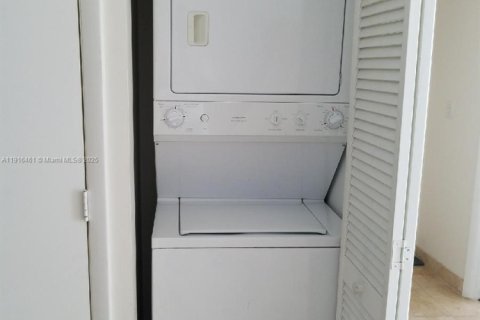 Copropriété à vendre à Miami, Floride: 1 chambre, 70.33 m2 № 2016680 - photo 11