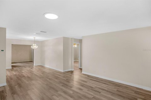 House in Saint Petersburg, Florida 2 bedrooms, 142.6 sq.m. № 1561948 - photo 17