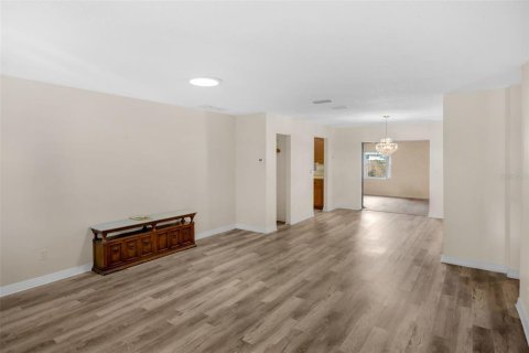 House in Saint Petersburg, Florida 2 bedrooms, 142.6 sq.m. № 1561948 - photo 18