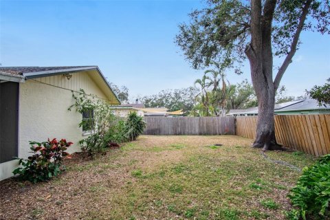 House in Saint Petersburg, Florida 2 bedrooms, 142.6 sq.m. № 1561948 - photo 15