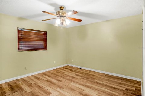 House in Saint Petersburg, Florida 2 bedrooms, 142.6 sq.m. № 1561948 - photo 2