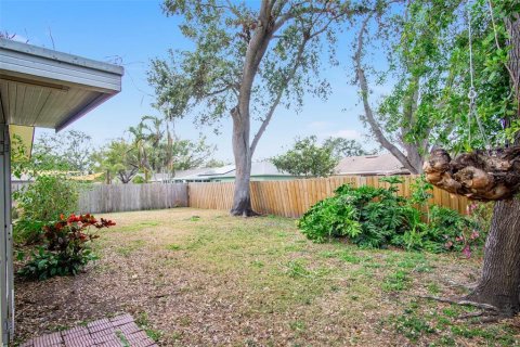 House in Saint Petersburg, Florida 2 bedrooms, 142.6 sq.m. № 1561948 - photo 14