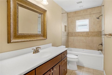House in Saint Petersburg, Florida 2 bedrooms, 142.6 sq.m. № 1561948 - photo 6