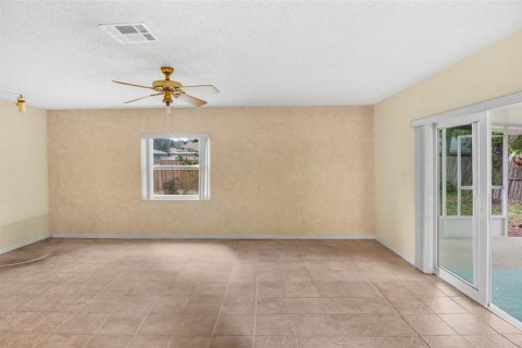 House in Saint Petersburg, Florida 2 bedrooms, 142.6 sq.m. № 1561948 - photo 24