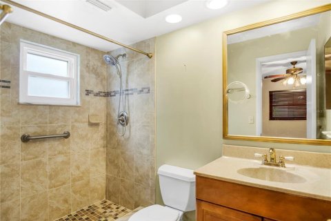 House in Saint Petersburg, Florida 2 bedrooms, 142.6 sq.m. № 1561948 - photo 7