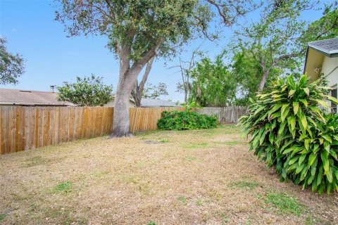 House in Saint Petersburg, Florida 2 bedrooms, 142.6 sq.m. № 1561948 - photo 12