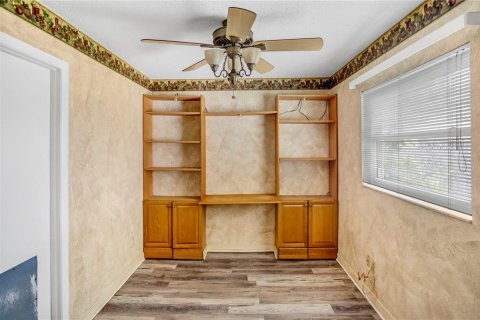 House in Saint Petersburg, Florida 2 bedrooms, 142.6 sq.m. № 1561948 - photo 23