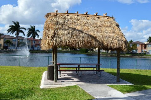 Townhouse in Doral, Florida 4 bedrooms, 200.2 sq.m. № 1944482 - photo 20