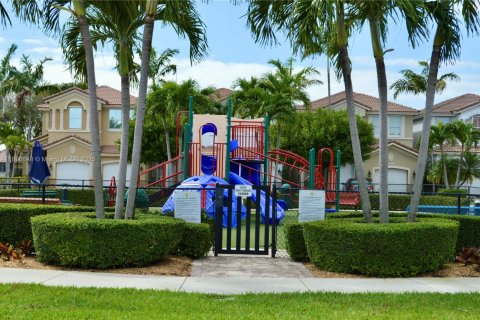 Townhouse in Doral, Florida 4 bedrooms, 200.2 sq.m. № 1944482 - photo 19