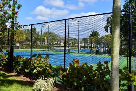 Townhouse in Doral, Florida 4 bedrooms, 200.2 sq.m. № 1944482 - photo 21