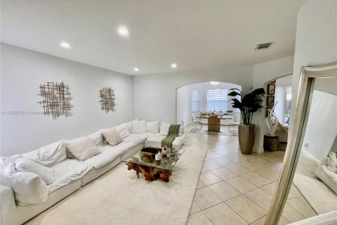 Townhouse in Doral, Florida 4 bedrooms, 200.2 sq.m. № 1944482 - photo 7
