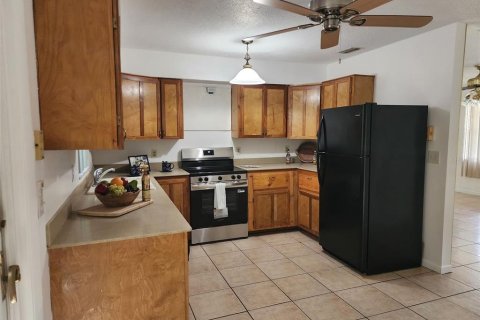 Villa ou maison à vendre à Winter Haven, Floride: 2 chambres, 129.32 m2 № 1919782 - photo 2
