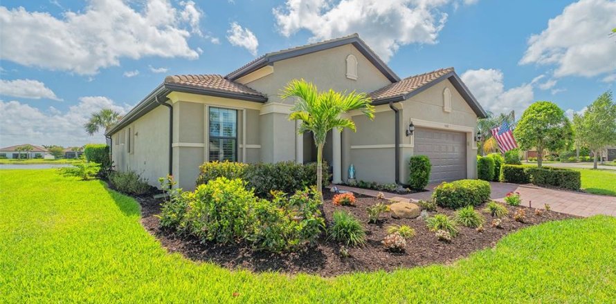 House in Sarasota, Florida 3 bedrooms, 196.02 sq.m. № 1618391