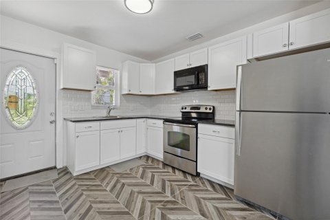 Commercial property in Riviera Beach, Florida 180.04 sq.m. № 1136193 - photo 1