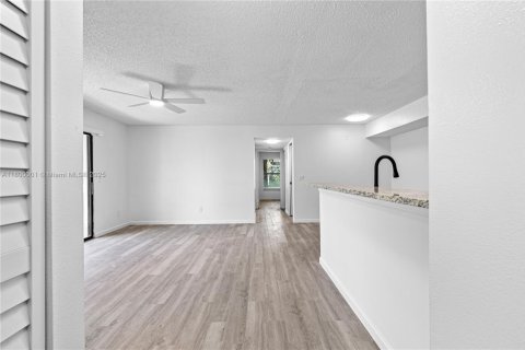 Condominio en venta en Naples, Florida, 2 dormitorios, 85.47 m2 № 1942839 - foto 6