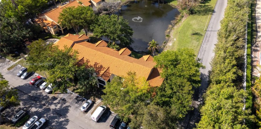 Condominio en Naples, Florida, 2 dormitorios  № 1942839