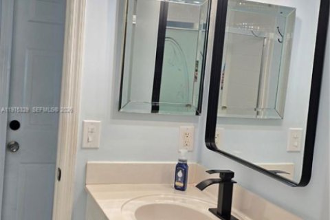 House in Boynton Beach, Florida 3 bedrooms, 151.15 sq.m. № 2038231 - photo 28