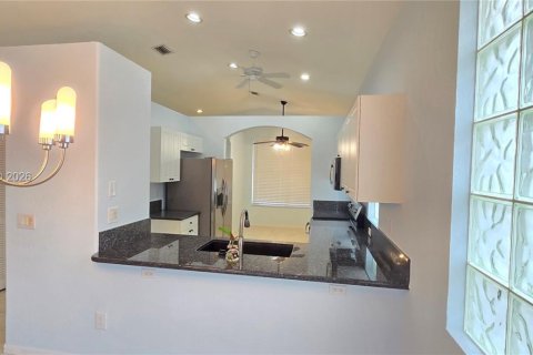 House in Boynton Beach, Florida 3 bedrooms, 151.15 sq.m. № 2038231 - photo 7