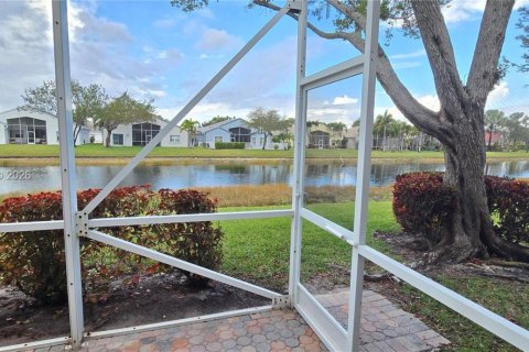 House in Boynton Beach, Florida 3 bedrooms, 151.15 sq.m. № 2038231 - photo 3