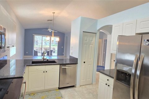 House in Boynton Beach, Florida 3 bedrooms, 151.15 sq.m. № 2038231 - photo 5