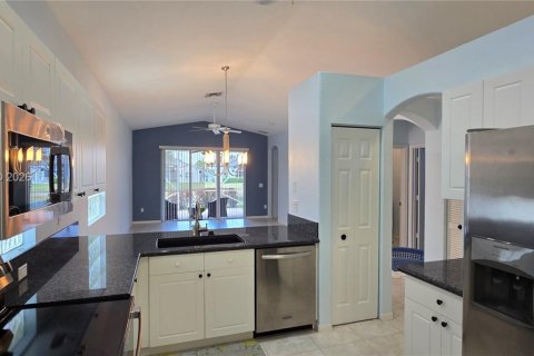 House in Boynton Beach, Florida 3 bedrooms, 151.15 sq.m. № 2038231 - photo 4