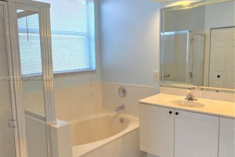 House in Boynton Beach, Florida 3 bedrooms, 151.15 sq.m. № 2038231 - photo 24