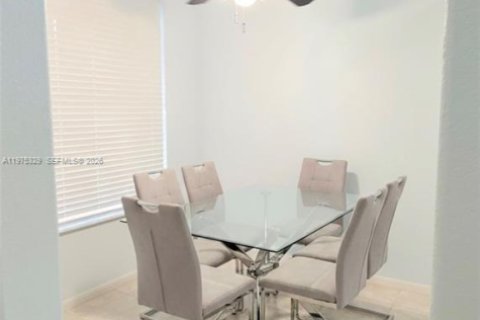 House in Boynton Beach, Florida 3 bedrooms, 151.15 sq.m. № 2038231 - photo 9