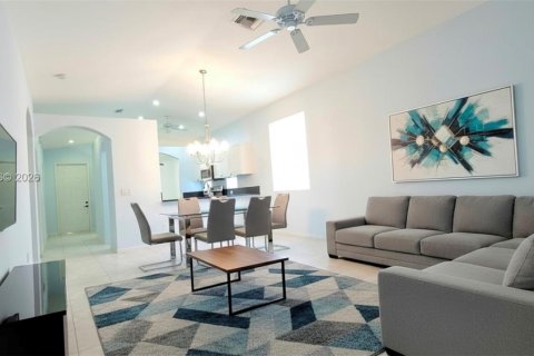 House in Boynton Beach, Florida 3 bedrooms, 151.15 sq.m. № 2038231 - photo 11