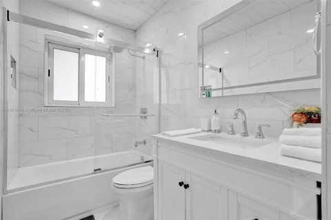 House in Fort Lauderdale, Florida 3 bedrooms, 131.27 sq.m. № 1794823 - photo 16