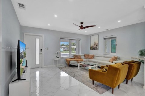House in Fort Lauderdale, Florida 3 bedrooms, 131.27 sq.m. № 1794823 - photo 6