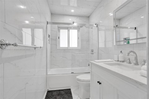 House in Fort Lauderdale, Florida 3 bedrooms, 131.27 sq.m. № 1794823 - photo 15
