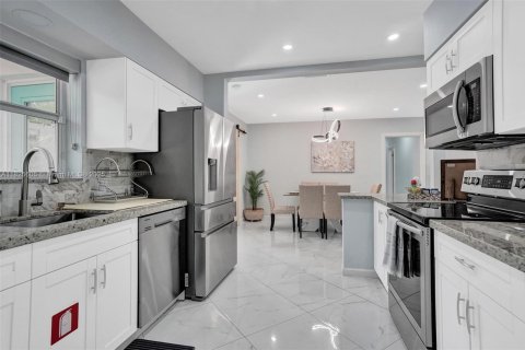 House in Fort Lauderdale, Florida 3 bedrooms, 131.27 sq.m. № 1794823 - photo 13
