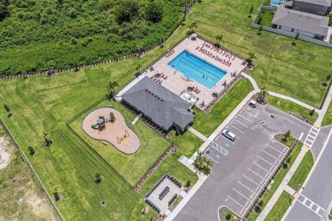 House in Zephyrhills, Florida 5 bedrooms, 328.04 sq.m. № 1909137 - photo 5