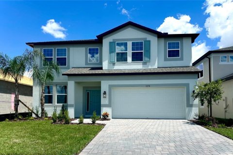 House in Zephyrhills, Florida 5 bedrooms, 328.04 sq.m. № 1909137 - photo 1