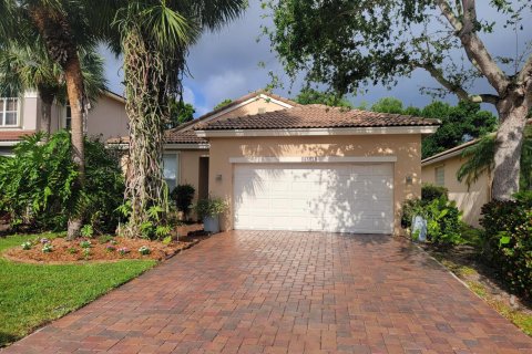 House in Lake Worth, Florida 3 bedrooms, 169.92 sq.m. № 2082064