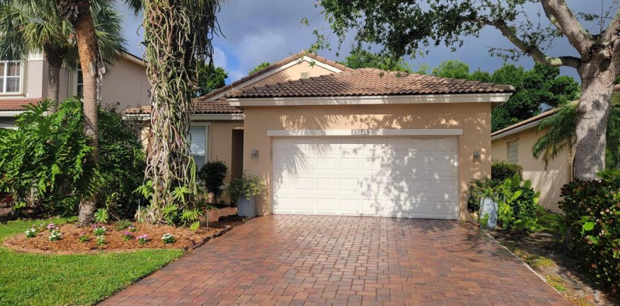 House in Lake Worth, Florida 3 bedrooms, 169.92 sq.m. № 2082064