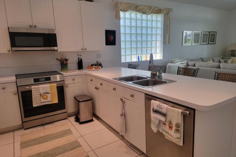 House in Lake Worth, Florida 3 bedrooms, 169.92 sq.m. № 2082064 - photo 11