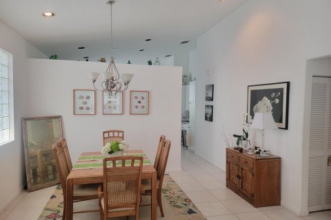 House in Lake Worth, Florida 3 bedrooms, 169.92 sq.m. № 2082064 - photo 3