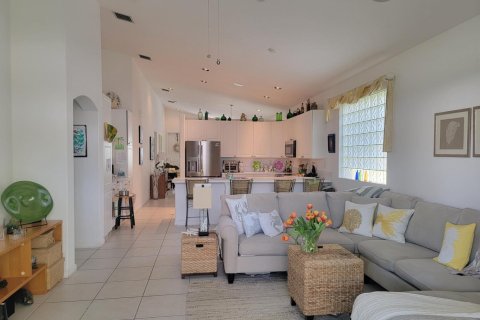 House in Lake Worth, Florida 3 bedrooms, 169.92 sq.m. № 2082064 - photo 8