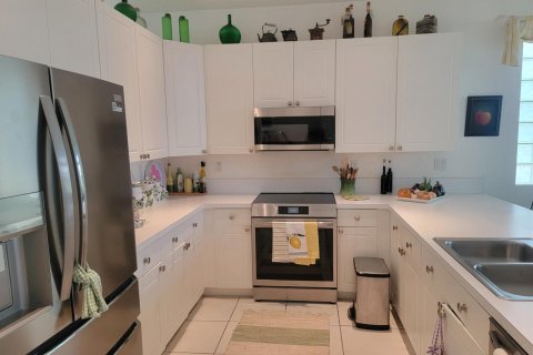 House in Lake Worth, Florida 3 bedrooms, 169.92 sq.m. № 2082064 - photo 12
