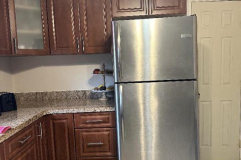 Casa en venta en Hialeah, Florida, 5 dormitorios, 194.17 m2 № 2245259 - foto 19